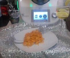 cubos de frango com esparguete