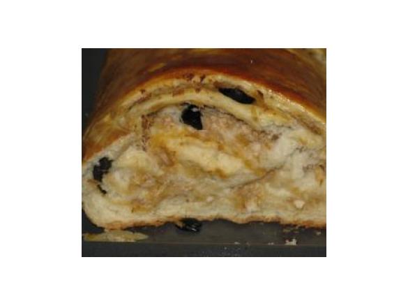 Pão recheado de frango e azeitonas