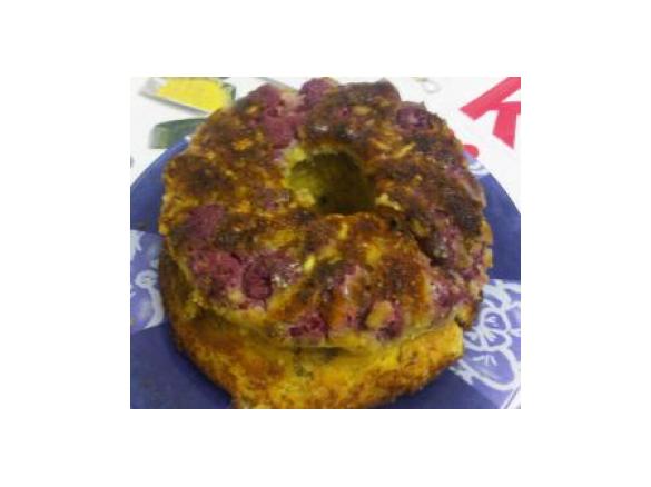 Bolo de Iogurte Framboesas, Pinhões e Nozes