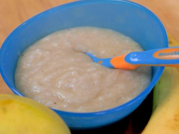 Papa de arroz com banana e maçã