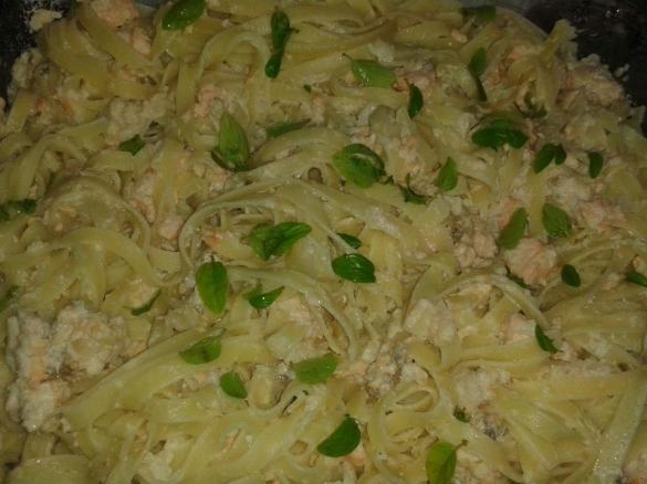 Fettuccine de pescada e salmão