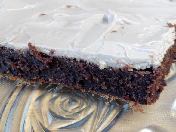 Brownies de chocolate negro com cobertura de queijo creme