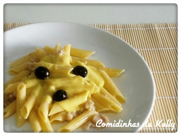 Penne com peixe e bechamel de caril