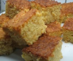 Bolo de laranja com cobertura crocante (fofo e húmido)