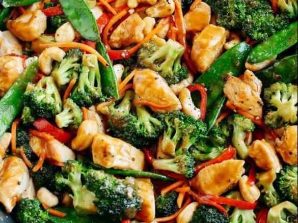 Frango salteado com cajus