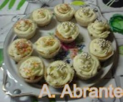 Cupcakes de limão com frosting de baunilha