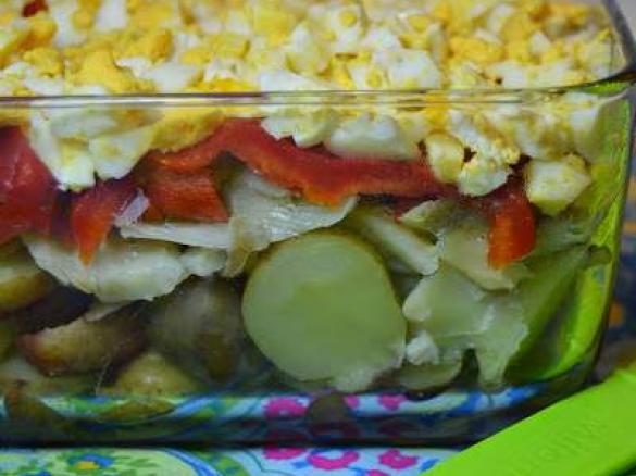 Salada de batatinha nova com bacalhau e pimentos assados