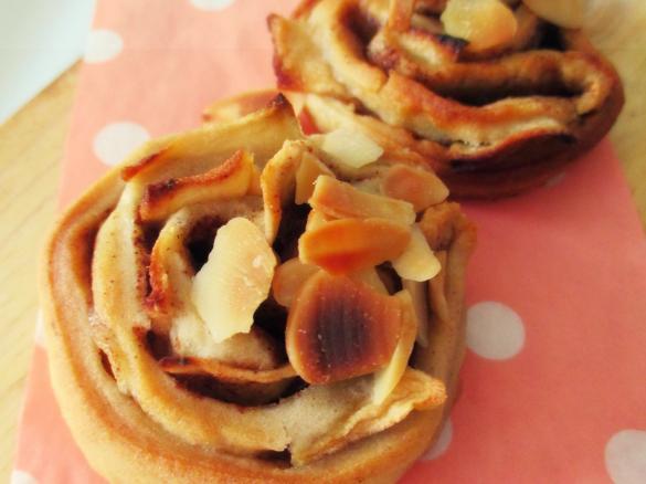 Caracóis de maçã, amêndoa e canela