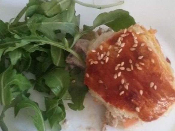 Legumes salteados embrulhados em Massa Folhada