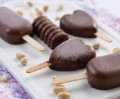 Gelado de chocolate e amendoim
